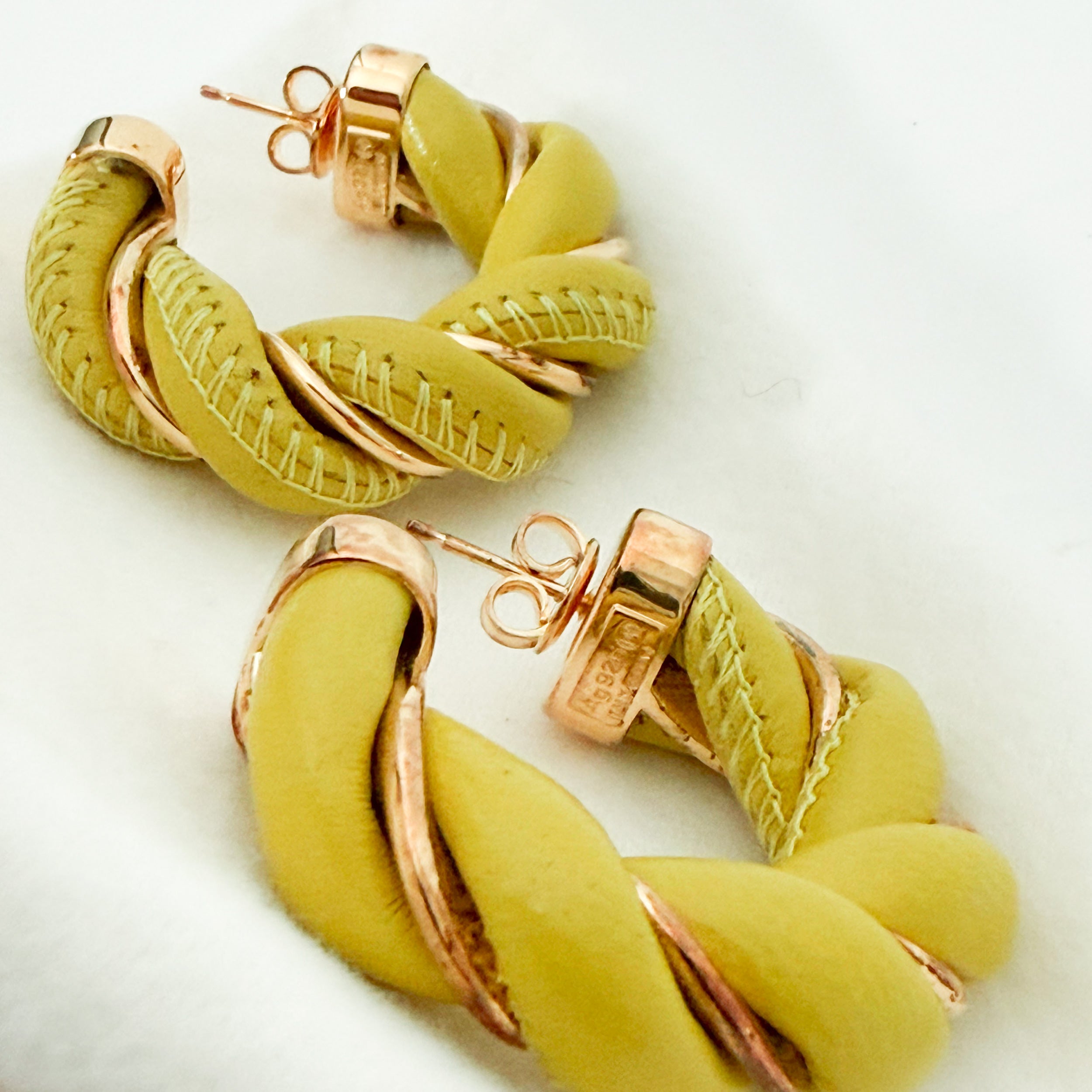 Twist Hoop Earrings Mirabelle yellow