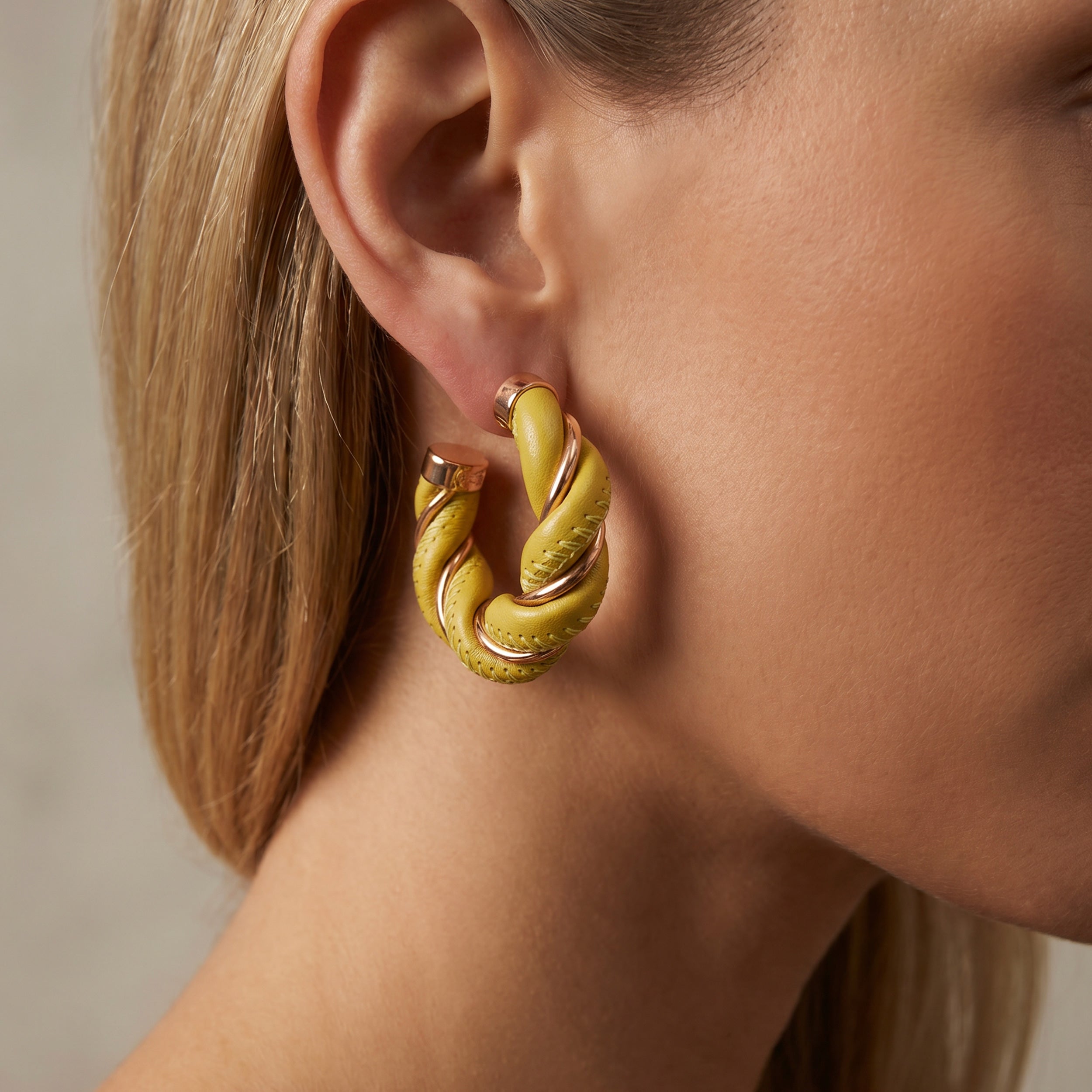 Twist Hoop Earrings Mirabelle yellow