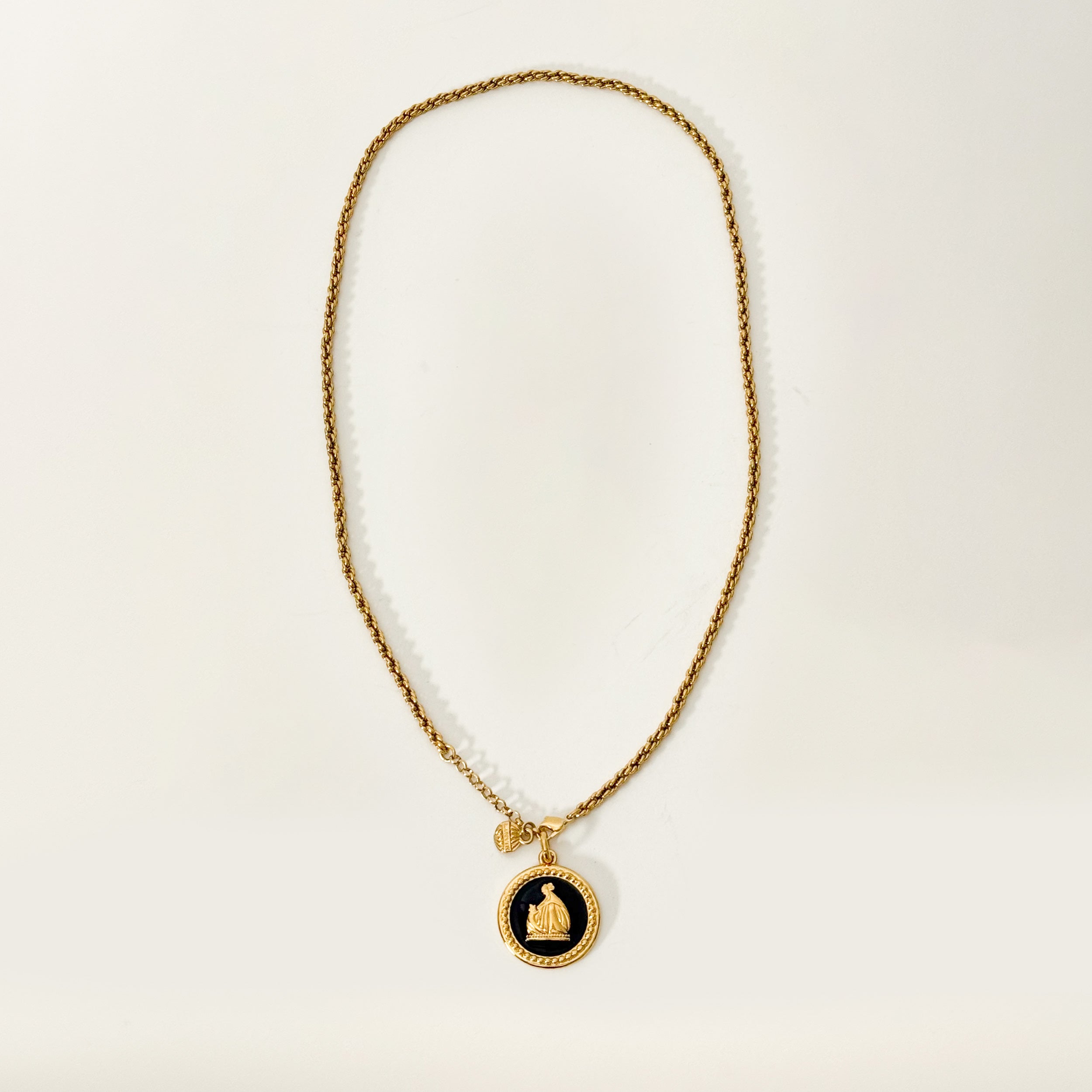 Twisted Necklace Logo