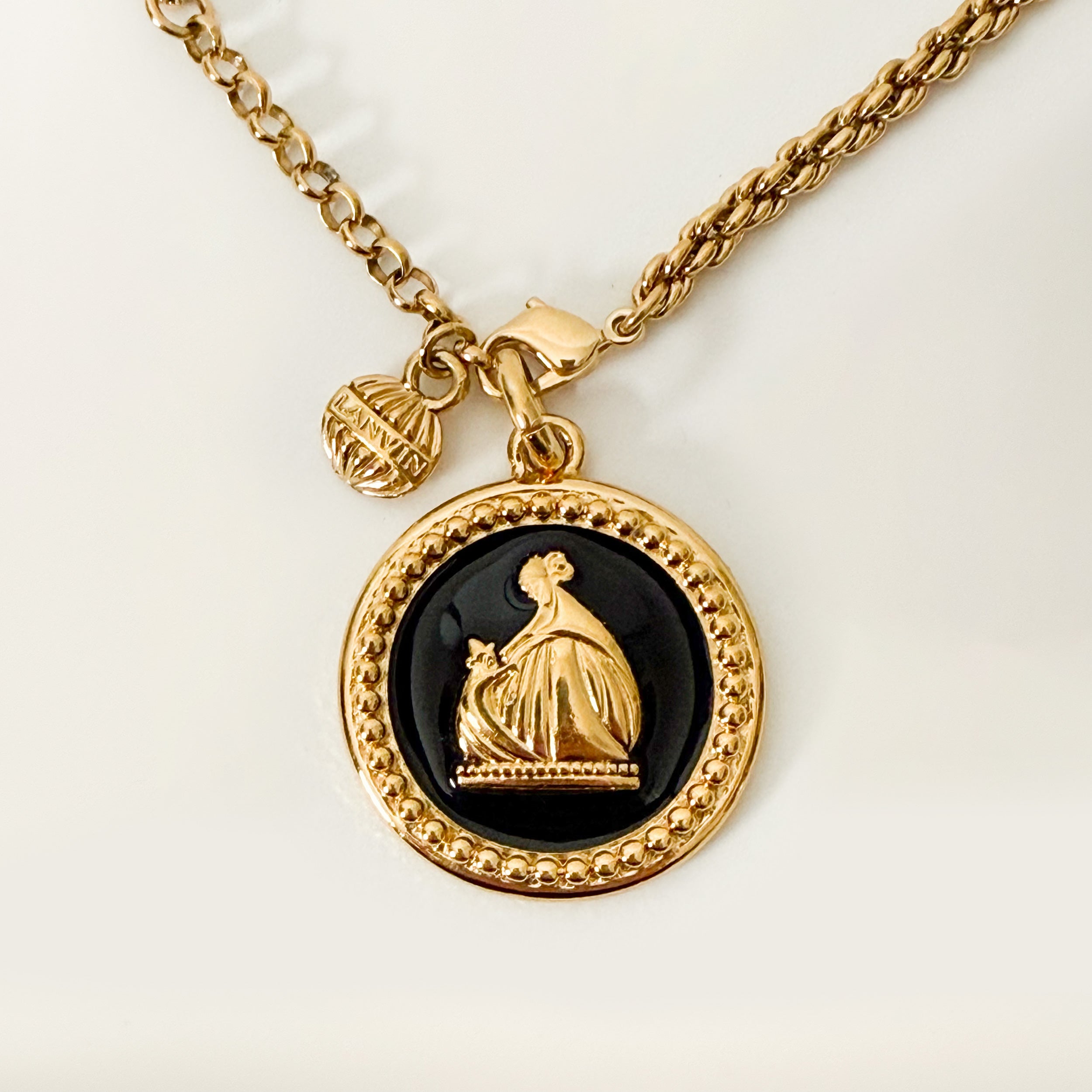 Twisted Necklace Logo